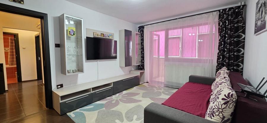 Apartament cu 2 camere decomandat, mobilat în Casa de Cultură