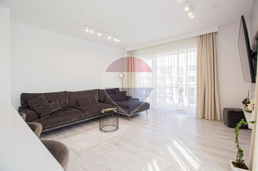 Apartament cu 3 camere decomandat, mobilat în Central