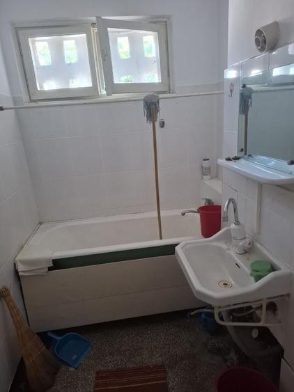 Apartament cu 2 camere semidecomandat în Letea