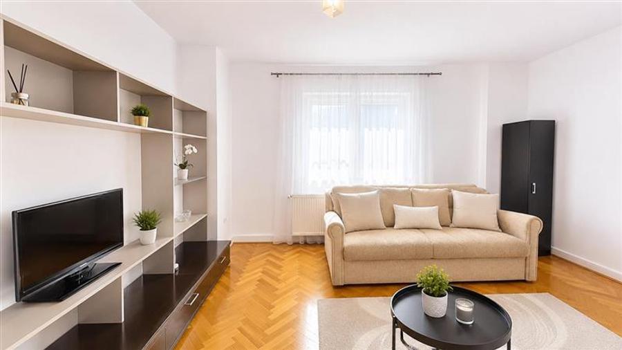 2 camere cu caracter, regim vila, echipate, panorama montana, istorie, Central, - 15