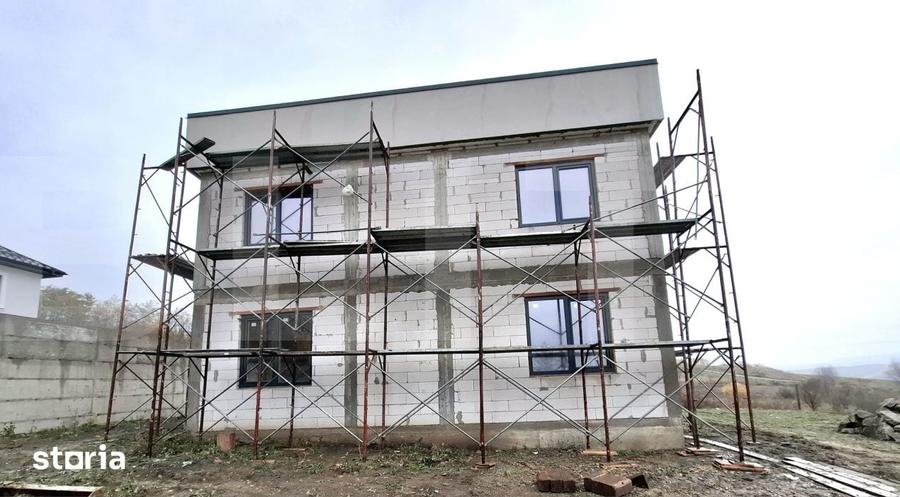 Casă cu 6 camere cu Teren 500 Mp în Mihai Eminescu