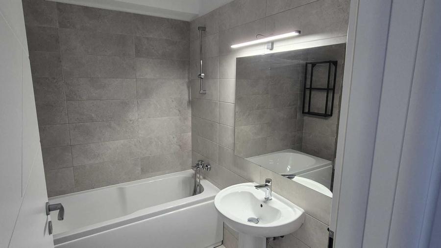 Apartament cu 2 camere decomandat în Uverturii
