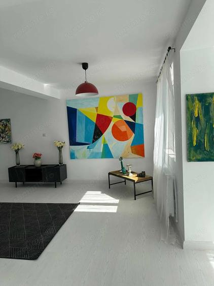Casă cu 8 camere cu Teren 252 Mp în Ultracentral