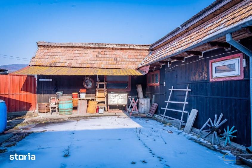 Casă cu 7 camere cu Teren 1834 Mp în Coman