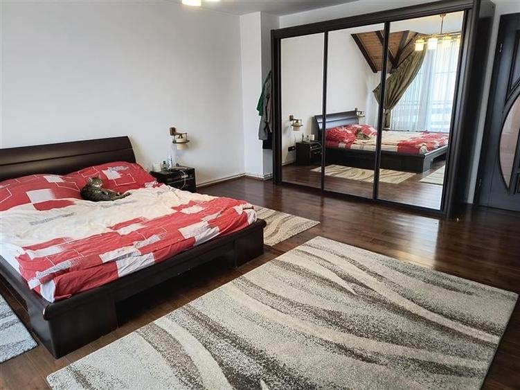 Casă individuală cu 5 camere cu Canalizare în Florilor