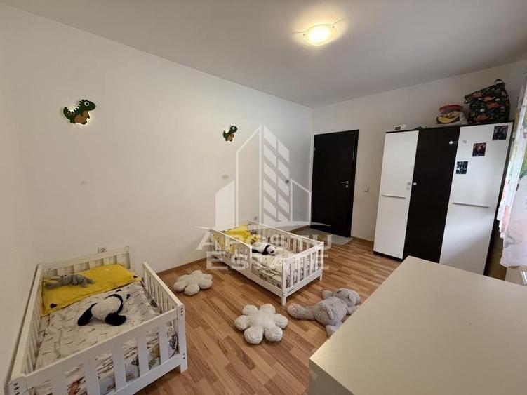 Apartament cu 3 camere decomandat, mobilat în Sânandrei
