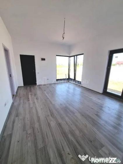 Casă cu 4 camere cu Teren 300 Mp în Sud