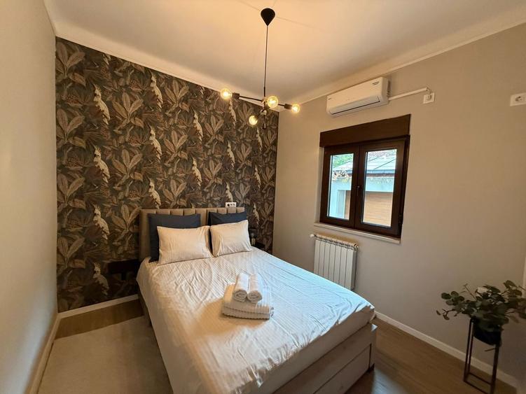 Apartament cu 4 camere semidecomandat, mobilat în Aviatorilor