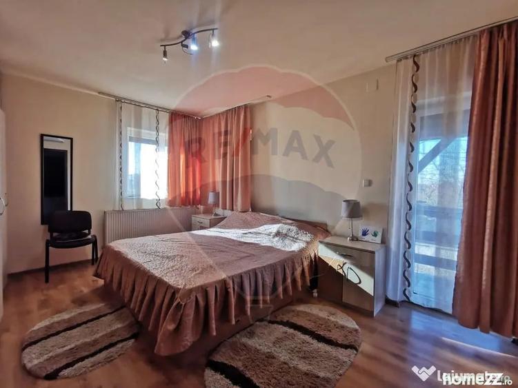 Casă cu 7 camere cu Teren 342 Mp în Calea Clujului