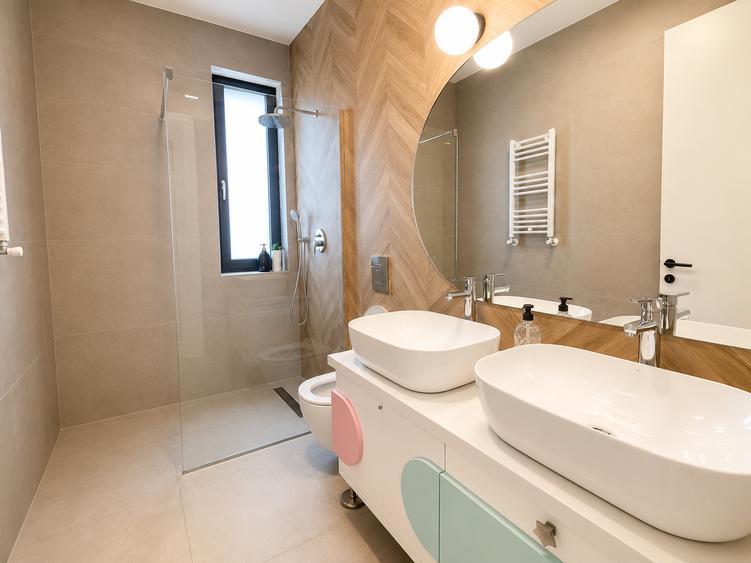 Duplex cu 5 camere cu Canalizare în Central