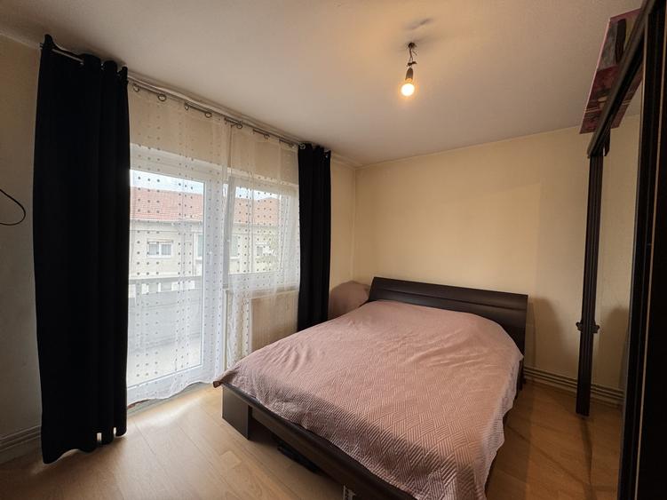 Apartament cu 3 camere decomandat, mobilat în Bucovina