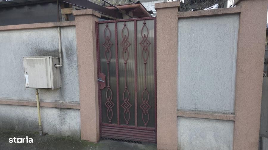 Casă cu 3 camere decomandat cu Teren 100 Mp în Brătianu