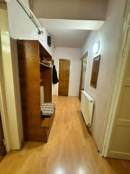 Apartament cu 3 camere decomandat, mobilat în Decebal