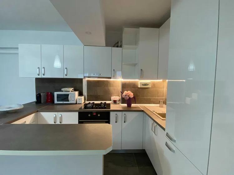 Apartament cu 2 camere semidecomandat, mobilat în Lacul Morii