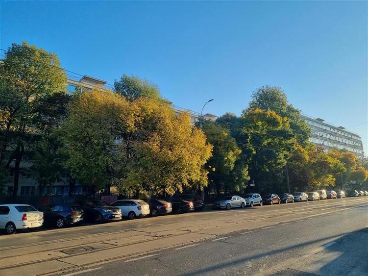 Apartament cu 2 camere semidecomandat în 1 Mai