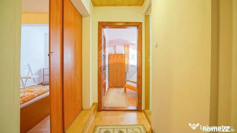 Casă cu 11 camere cu Teren 712 Mp în Fundata