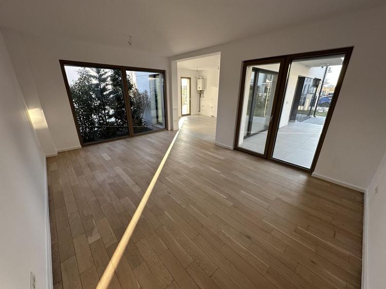 Duplex cu 4 camere cu Canalizare în Exterior Nord