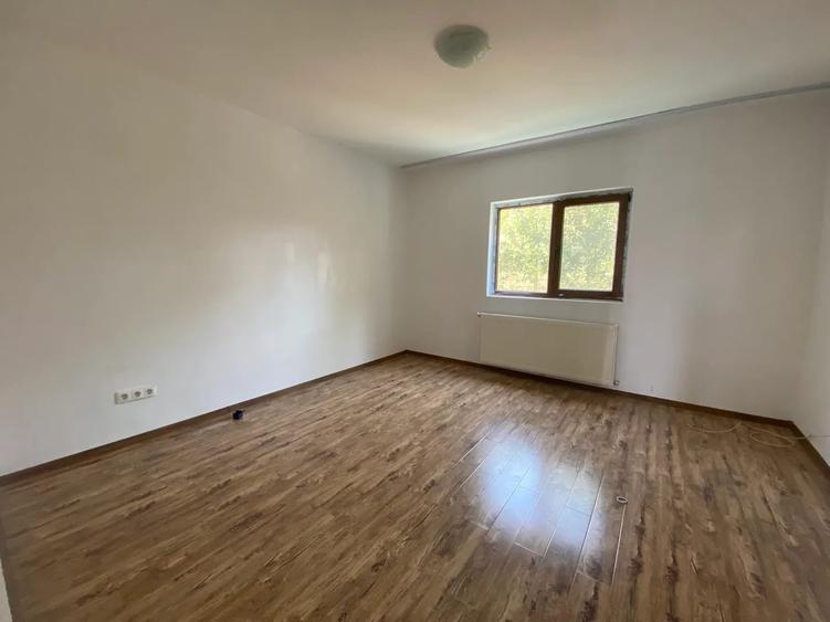 Casă cu 5 camere decomandat cu Teren 300 Mp în Valu lui Traian