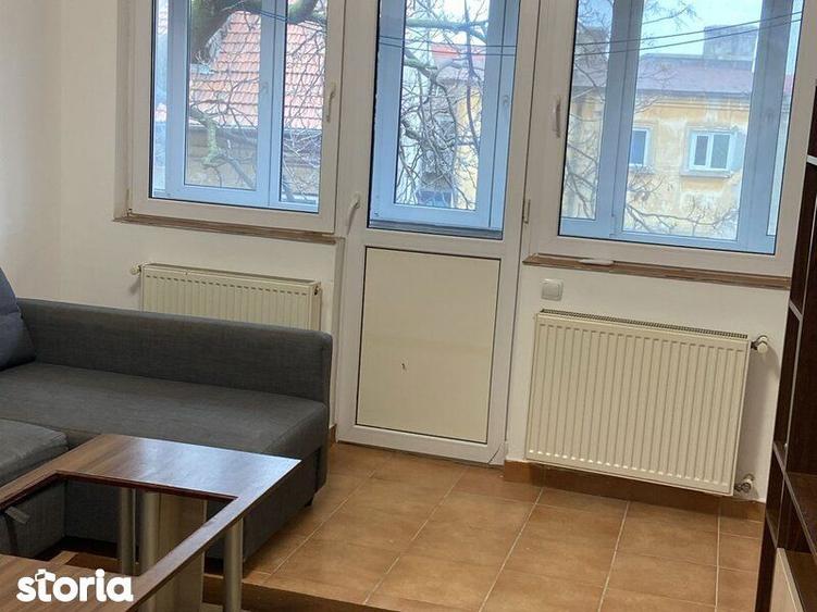 Apartament cu 2 camere, mobilat în Est