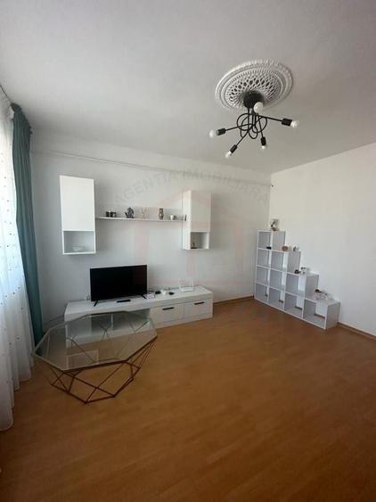 Apartament cu 3 camere decomandat în Micro 20