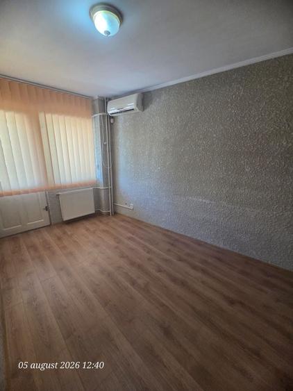Casă individuală cu 12 camere cu Canalizare în Central