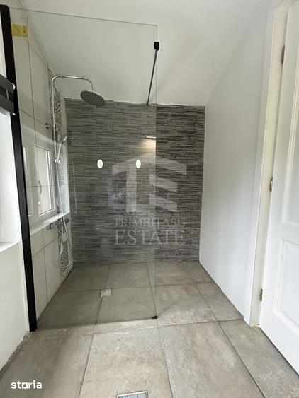 Casă cu 5 camere cu Teren 538 Mp în Pecineaga