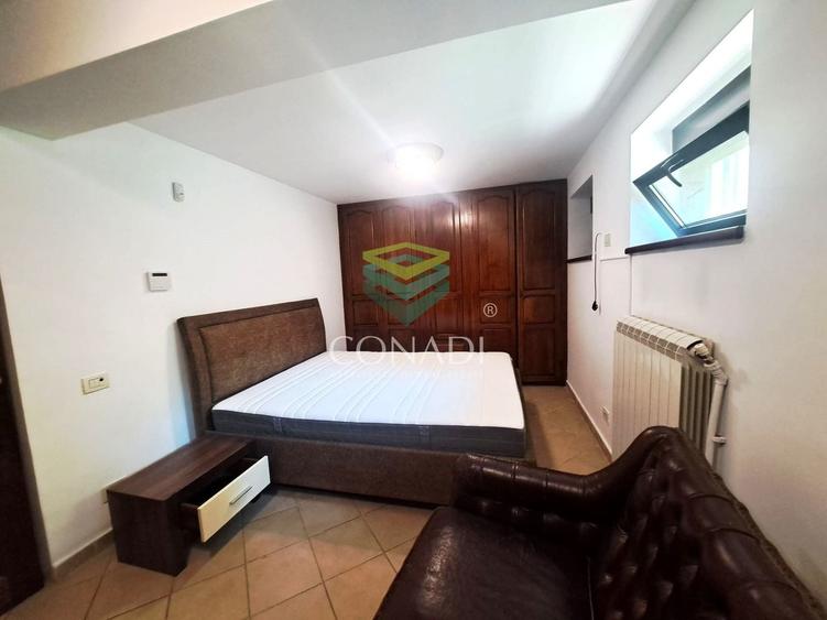 Casă individuală cu 6 camere cu Canalizare în Domenii