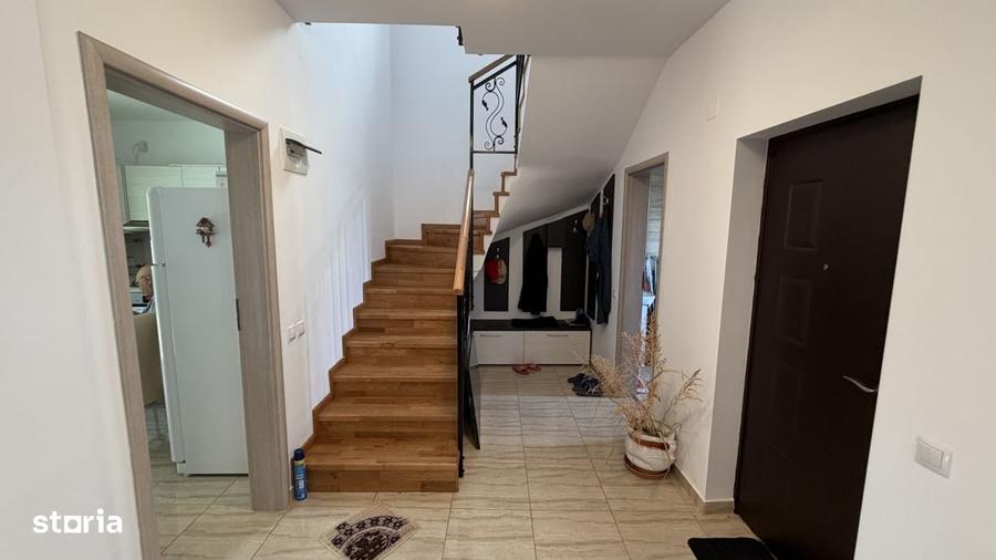 Casă cu 4 camere în Dudu