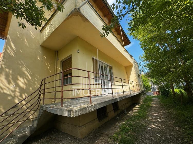Duplex cu 4 camere semidecomandat cu Canalizare în Central