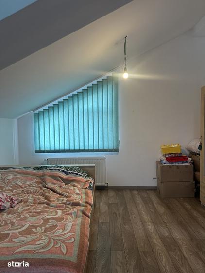Casă cu 8 camere decomandat cu Teren 1000 Mp în Cornu