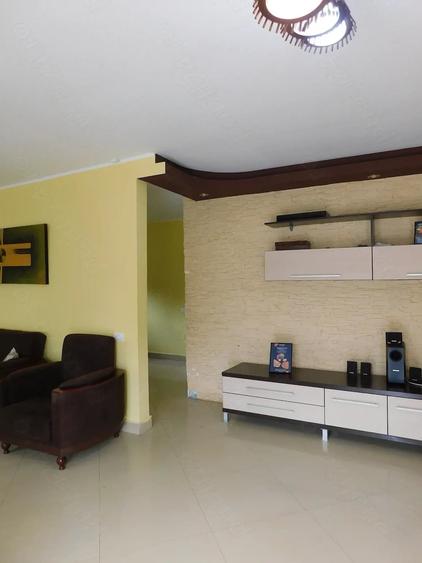 Casă cu Teren 383 Mp în Zamora