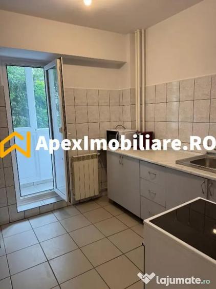 Garsonieră decomandată în Splaiul Unirii