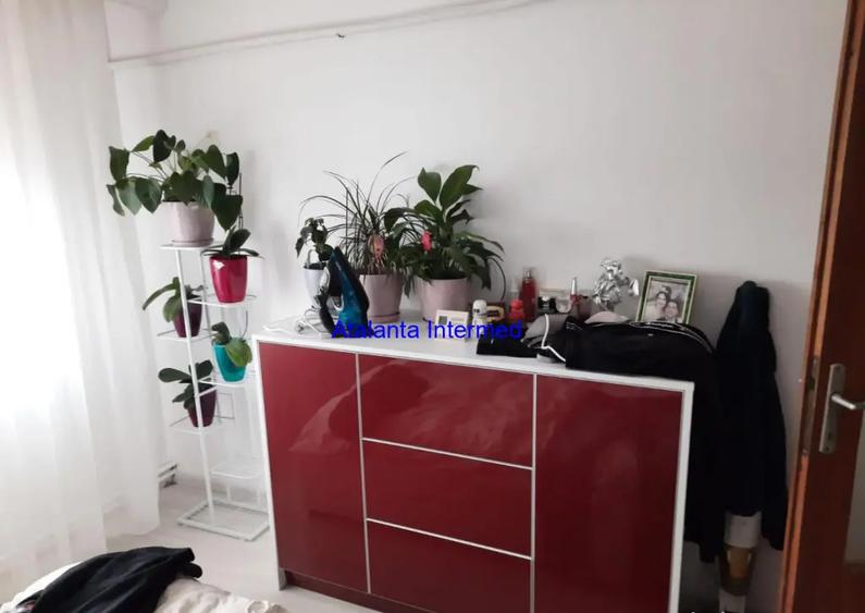 Apartament cu 3 camere decomandat în Casa de Cultură