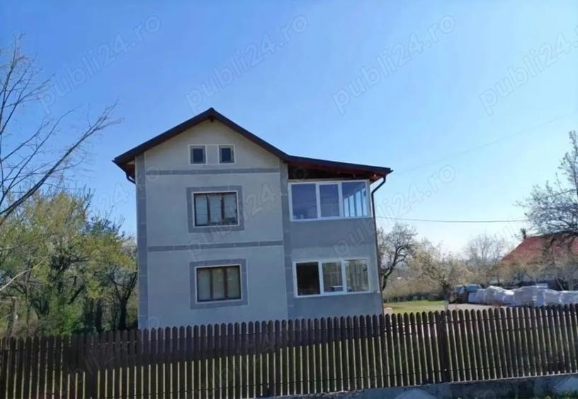 Casă cu 5 camere în Moșoaia