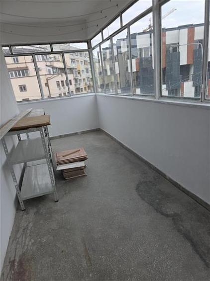Apartament cu 3 camere decomandat, mobilat în Calea Victoriei