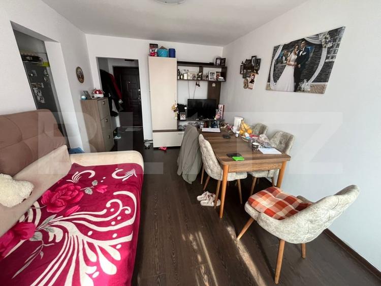 Apartament cu 2 camere semidecomandat, mobilat în Moreni