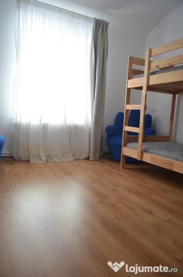 Apartament cu 3 camere decomandat în Poiana Țapului
