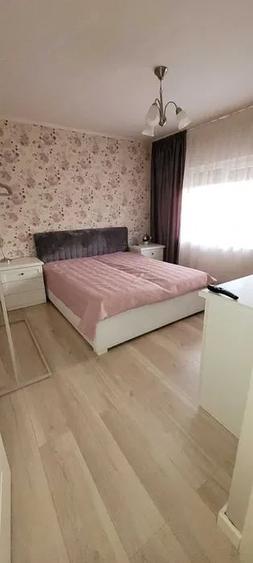 Apartament cu 3 camere decomandat în Traian