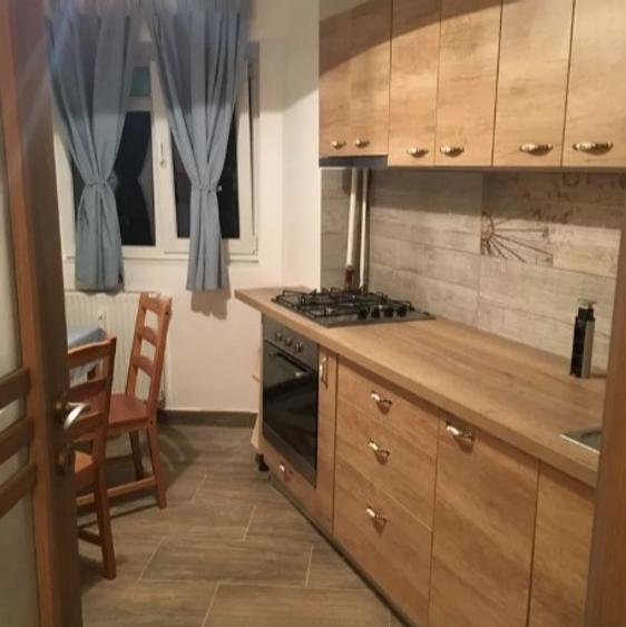 Apartament cu 2 camere semidecomandat, mobilat în Vitan