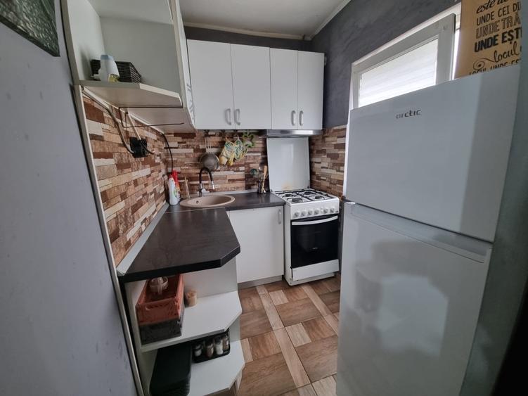 Garsonieră decomandată, mobilată în Lipovei