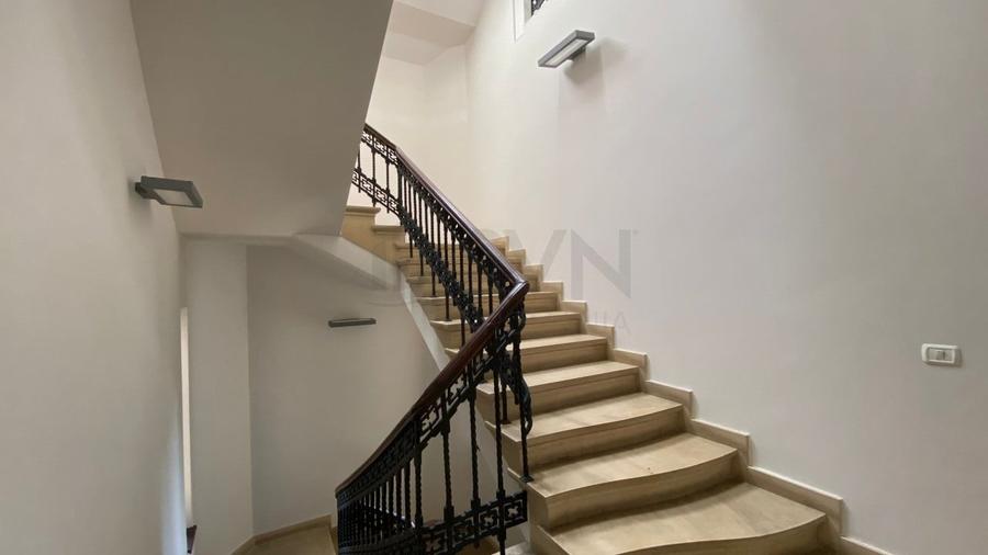 Casă individuală cu 9 camere cu Canalizare în Armeneasca