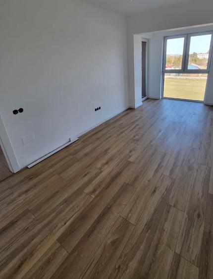 apartament cu 3 camere,2 balcoane,parcare,zona Vivo - 5