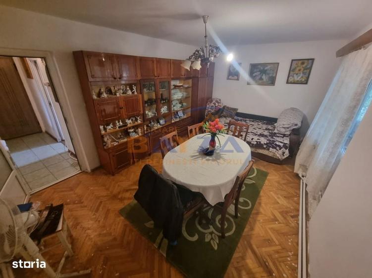 Apartament cu 3 camere decomandat în Republicii