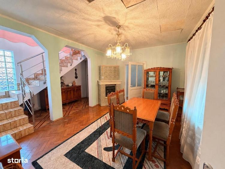 Casă cu 4 camere în Central