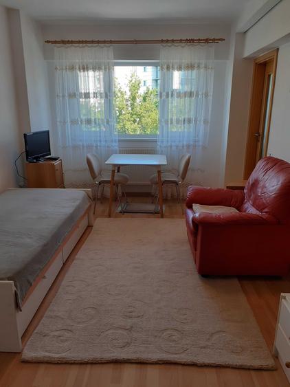 Apartament cu 2 camere nedecomandat în Centrul Civic