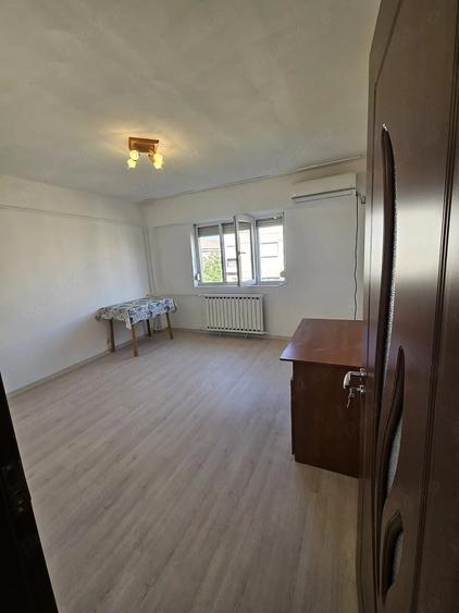 Garsonieră decomandată în Rogerius