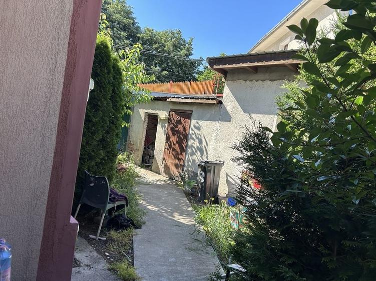 Casă cu 3 camere în Central