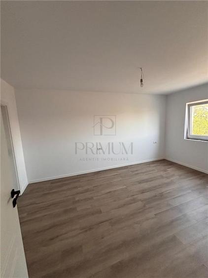 Duplex cu 4 camere cu Canalizare în Moșnița Nouă