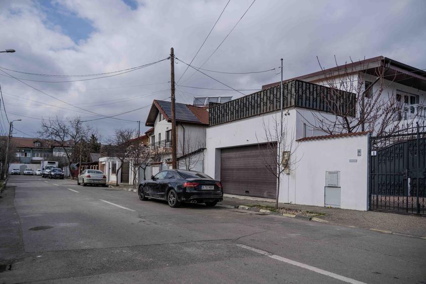 Casă individuală cu 10 camere cu Garaj în Chitila