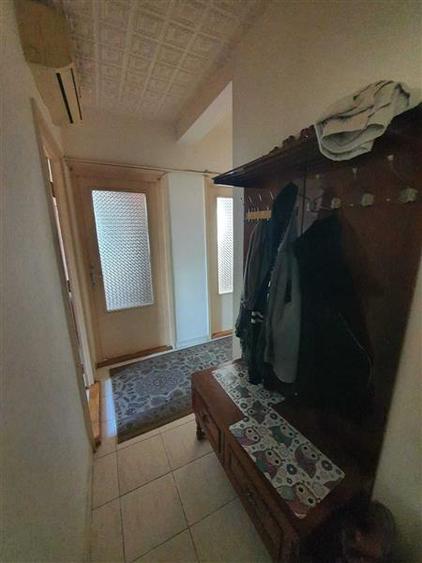 Apartament cu 3 camere decomandat, mobilat în Dâmbovița